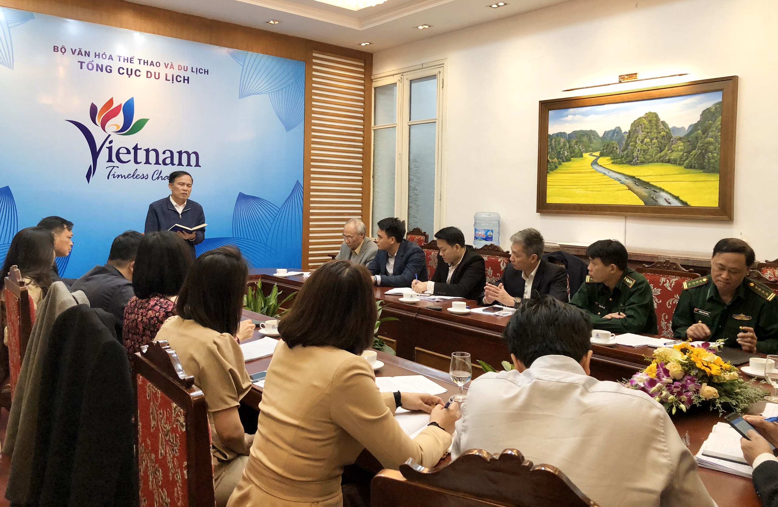 Phó Tổng cục trưởng TCDL Ngô Hoài Chung chủ trì cuộc họp